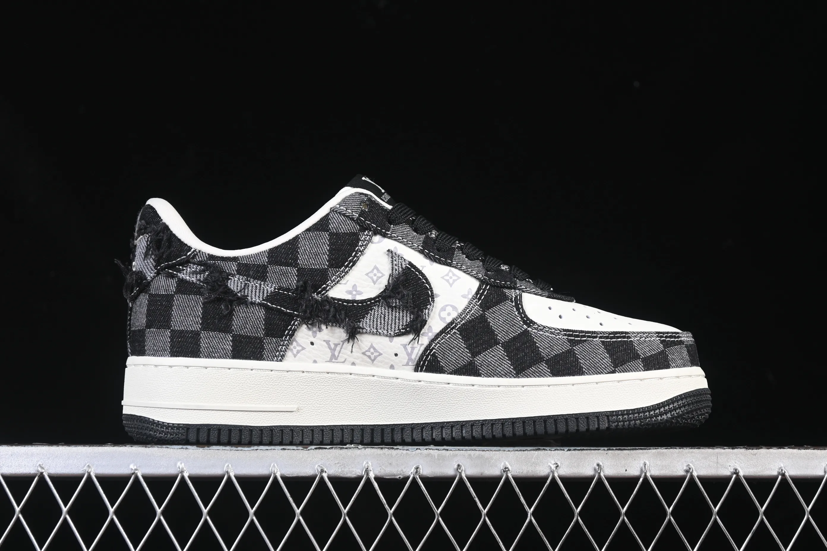 All categories Nk Air Force 1 Air Force series Nk Air Force 1 Low Air Force low-top Nike Air Force 1'07 Low LV joint white and black Air Force 1 low-top casual sneakers YF9511-817